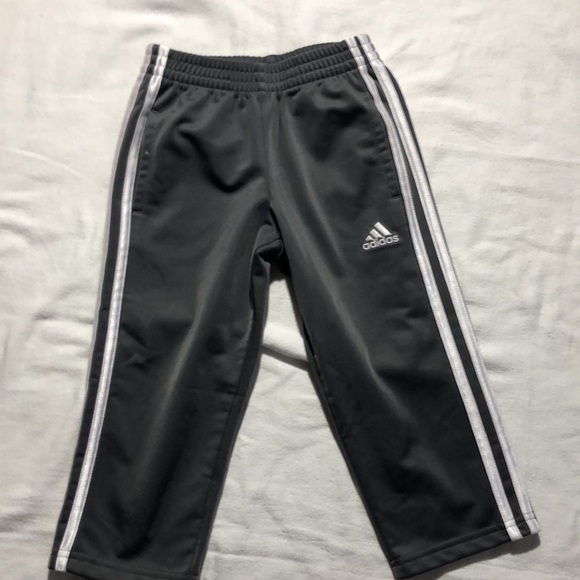 Adidas 2 Piece Jacket and Pants 3T - Picture 7 of 8